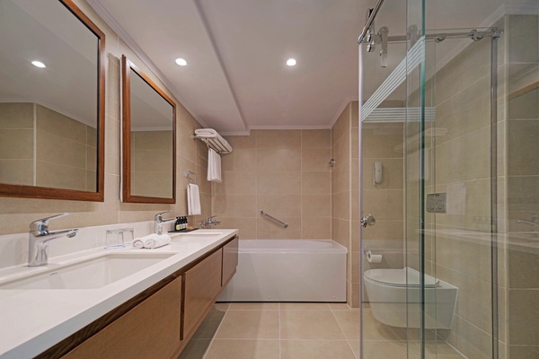 AmaWaterways AmaLilia Luxury Suite - Credit - © 2024 Nour El Refai - All rights reserved 2.jpg